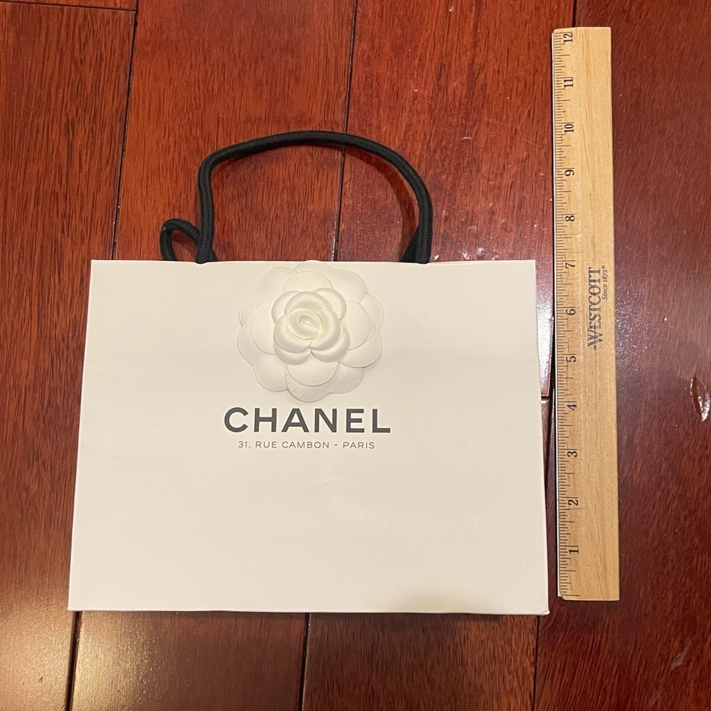 CHANEL Paris gift bag set - Picture 3 of 8